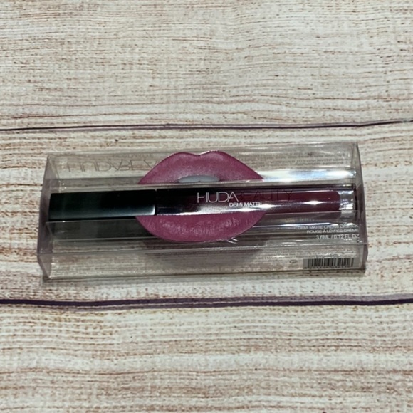 HUDA BEAUTY Other - 5 for $25 item 🌺 HUDA Catwalk Killa Demi Matte Cream Lipstick